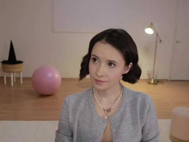 -FemaleEssence- on BongaCams