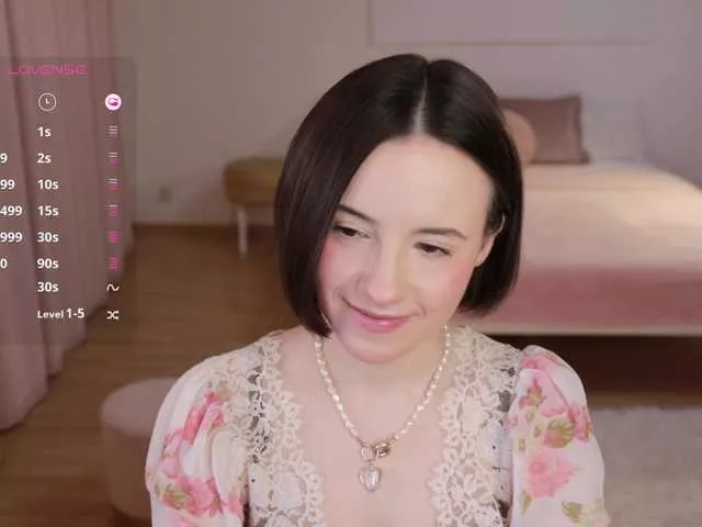 -FemaleEssence- on BongaCams