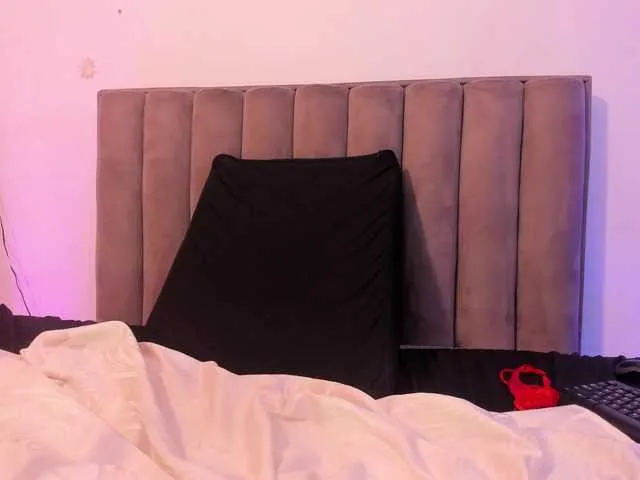 Offline AkariRosetti on BongaCams