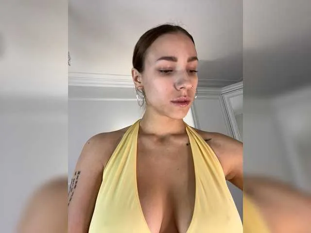 avolood on BongaCams