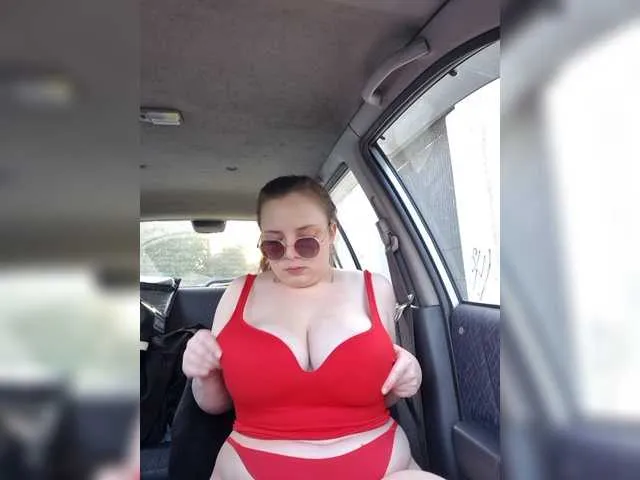 Offline Caramel-pussy on BongaCams