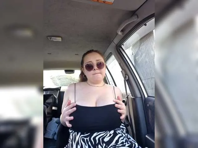 Offline Caramel-pussy on BongaCams