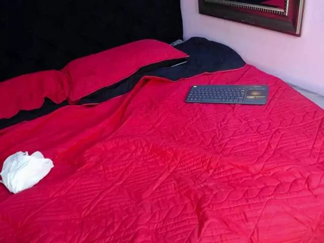 Offline caroliine-fox on BongaCams