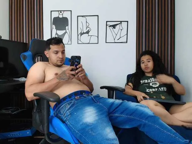 Offline couplee-horny on BongaCams