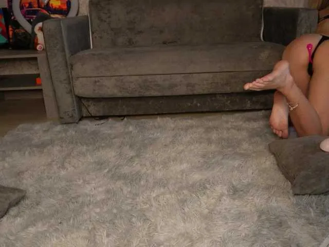 emely1benz on BongaCams 