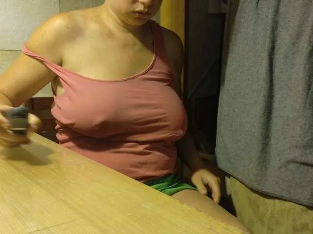 Offline esterjohns on BongaCams