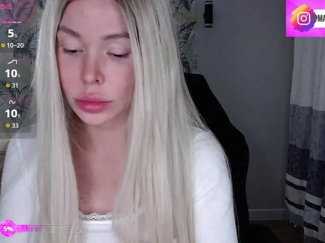 Offline Foxymoxy19 on BongaCams