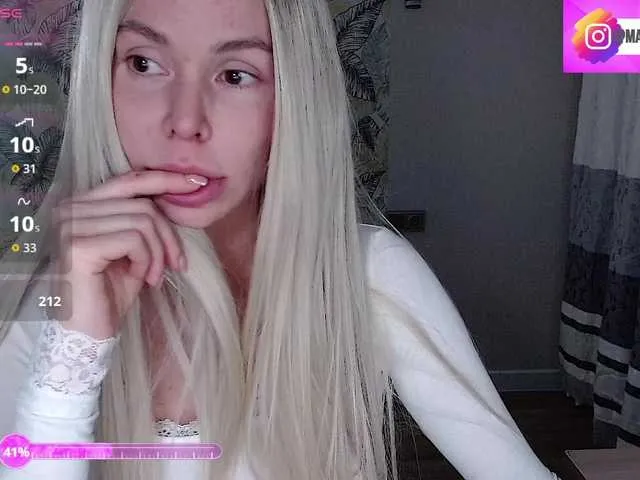 Offline Foxymoxy19 on BongaCams