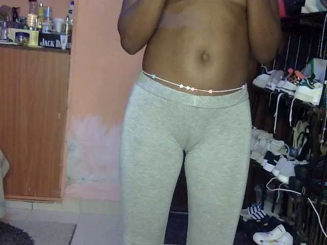 BongaCams Gladwell is Freechat Gladwell — Genuine compliments and good vibes
Roleplay, dirty talk, and playful teasing
Tips and encouragement during the show
Polite requests and mutual respect
Private shows with clear expectations