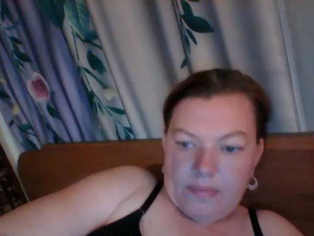 Offline Juliamad on BongaCams