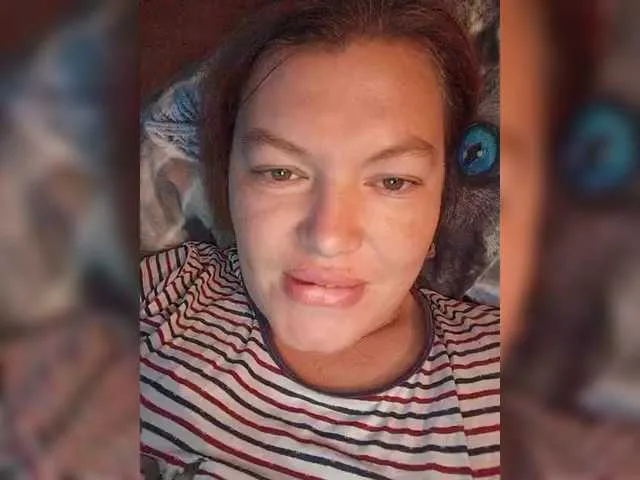 Offline Juliamad on BongaCams