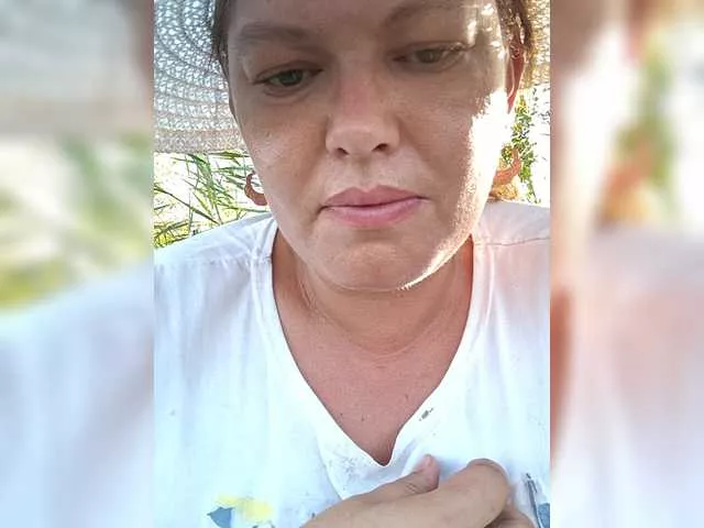 Offline Juliamad on BongaCams