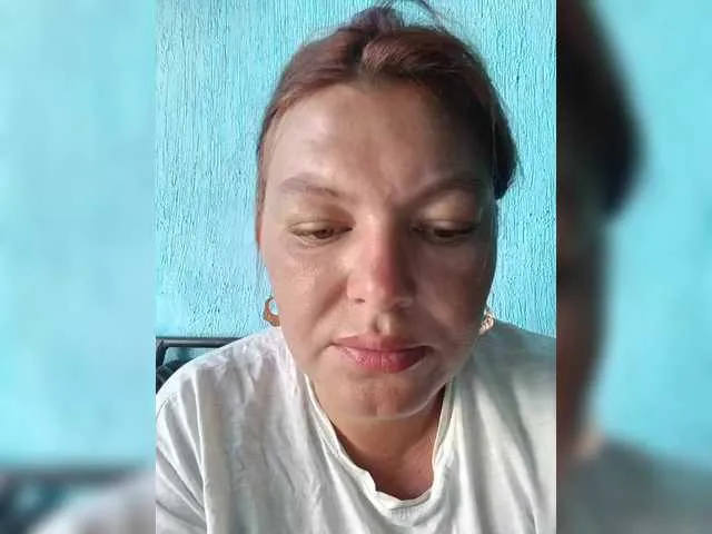 Offline Juliamad on BongaCams