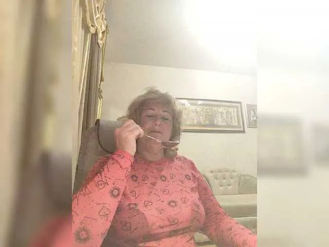 Offline KarinkaSweet on BongaCams