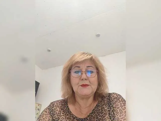 Offline KarinkaSweet on BongaCams