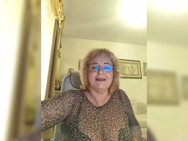 Offline KarinkaSweet on BongaCams