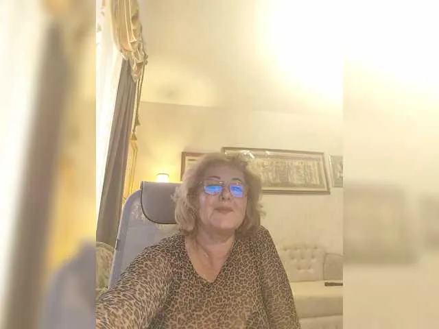 Offline KarinkaSweet on BongaCams