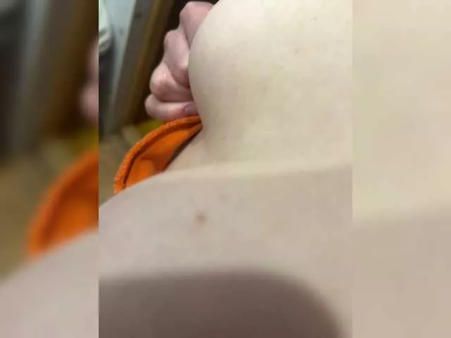 Offline Letti28 on BongaCams