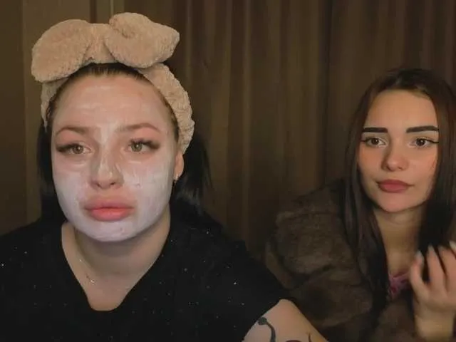 Offline LisaAndDenis on BongaCams