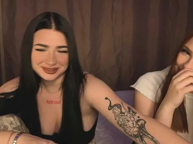 Offline LisaAndDenis on BongaCams