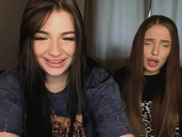 Offline LisaAndDenis on BongaCams