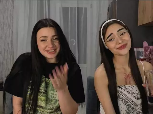 Offline LisaAndDenis on BongaCams