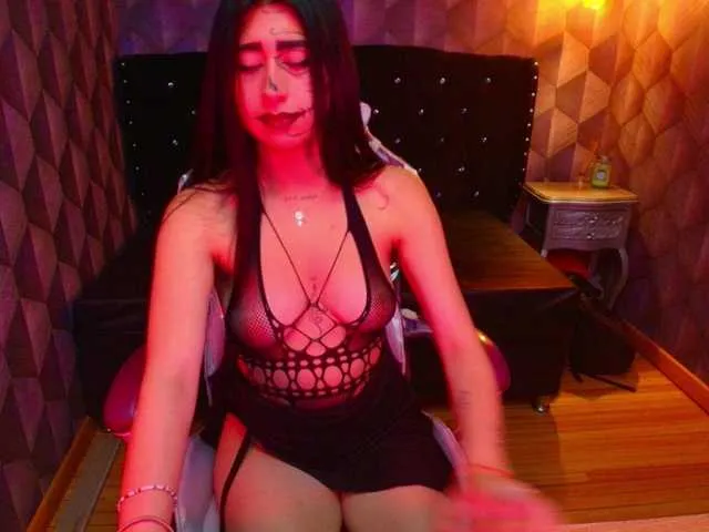 Offline nanisshawna on BongaCams