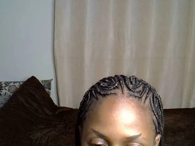 Freechat PetiteCaramel on BongaCams