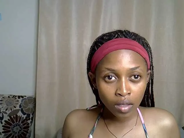 Freechat PetiteCaramel on BongaCams