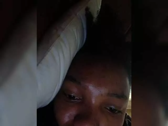 Offline Petitegoddess on BongaCams