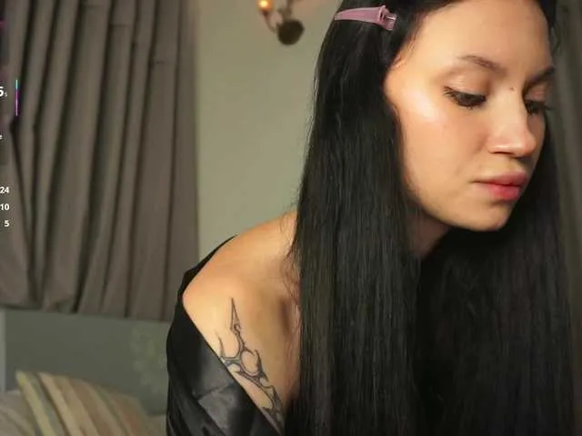 PLUXURY- on BongaCams