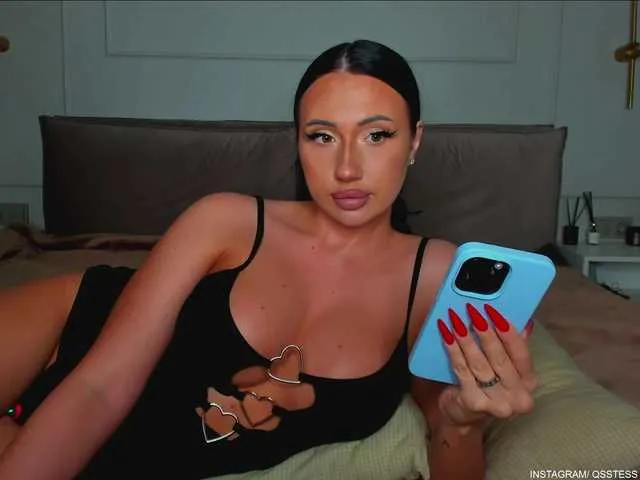 Freechat qsstess on BongaCams