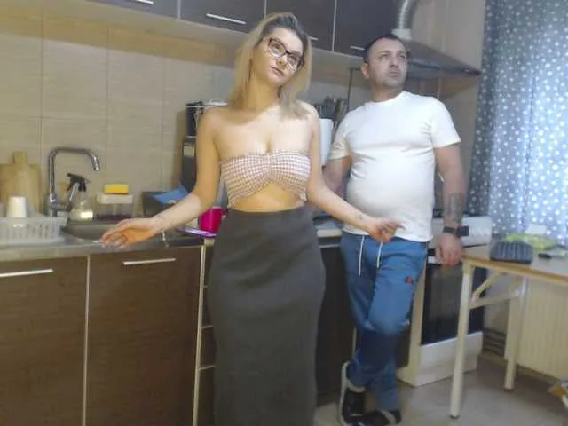 Offline RuxandraDanny on BongaCams