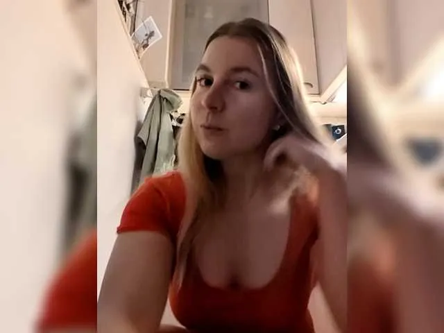 Offline Sarahrose on BongaCams