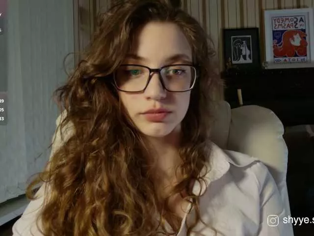 Offline sarahsupershy on BongaCams