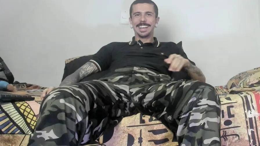 aaronbigdickxxx on Cam4 