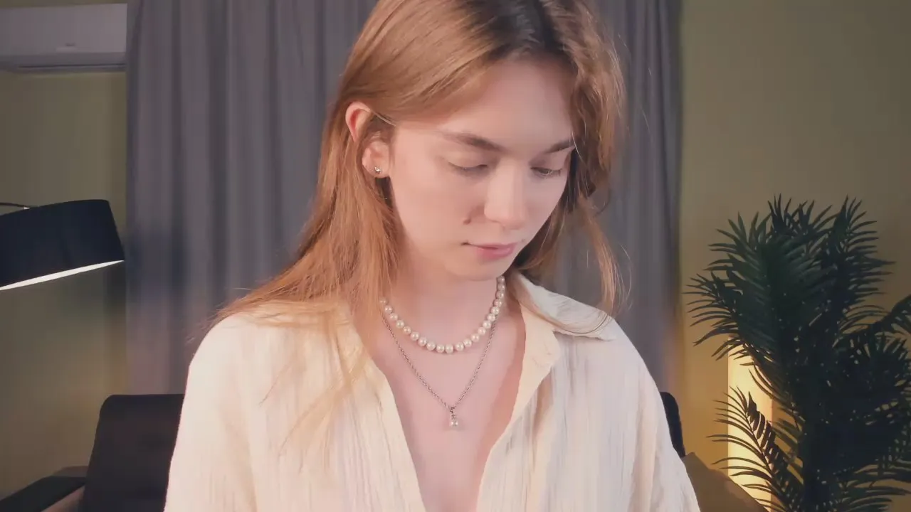 AccaCritchlow on Cam4 