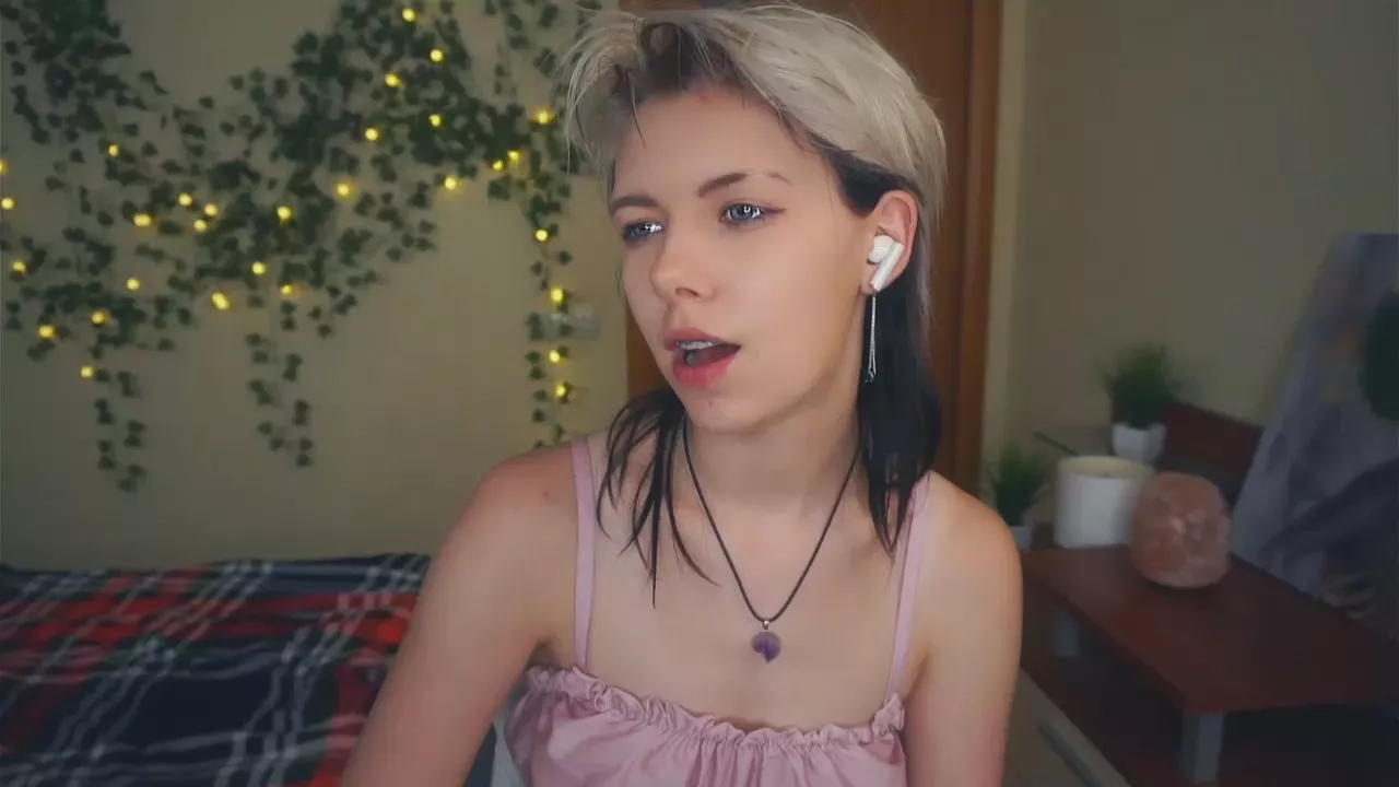 Offline AftonFountain on Cam4