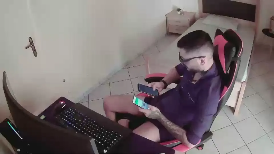 Freechat AlbanianFker21 on Cam4