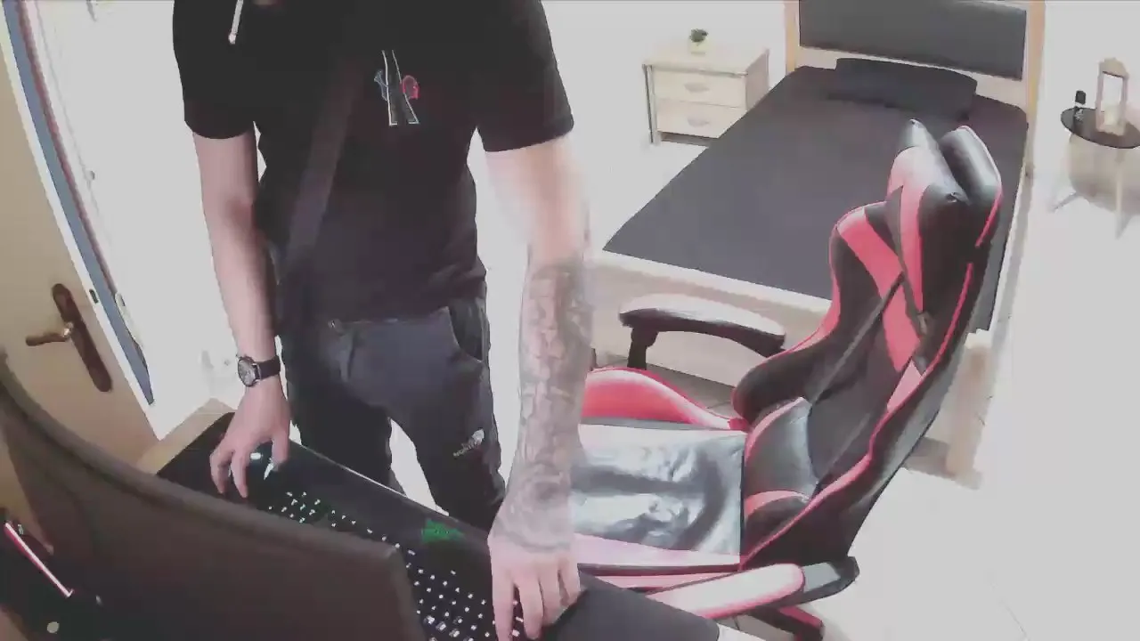 Freechat AlbanianFker21 on Cam4