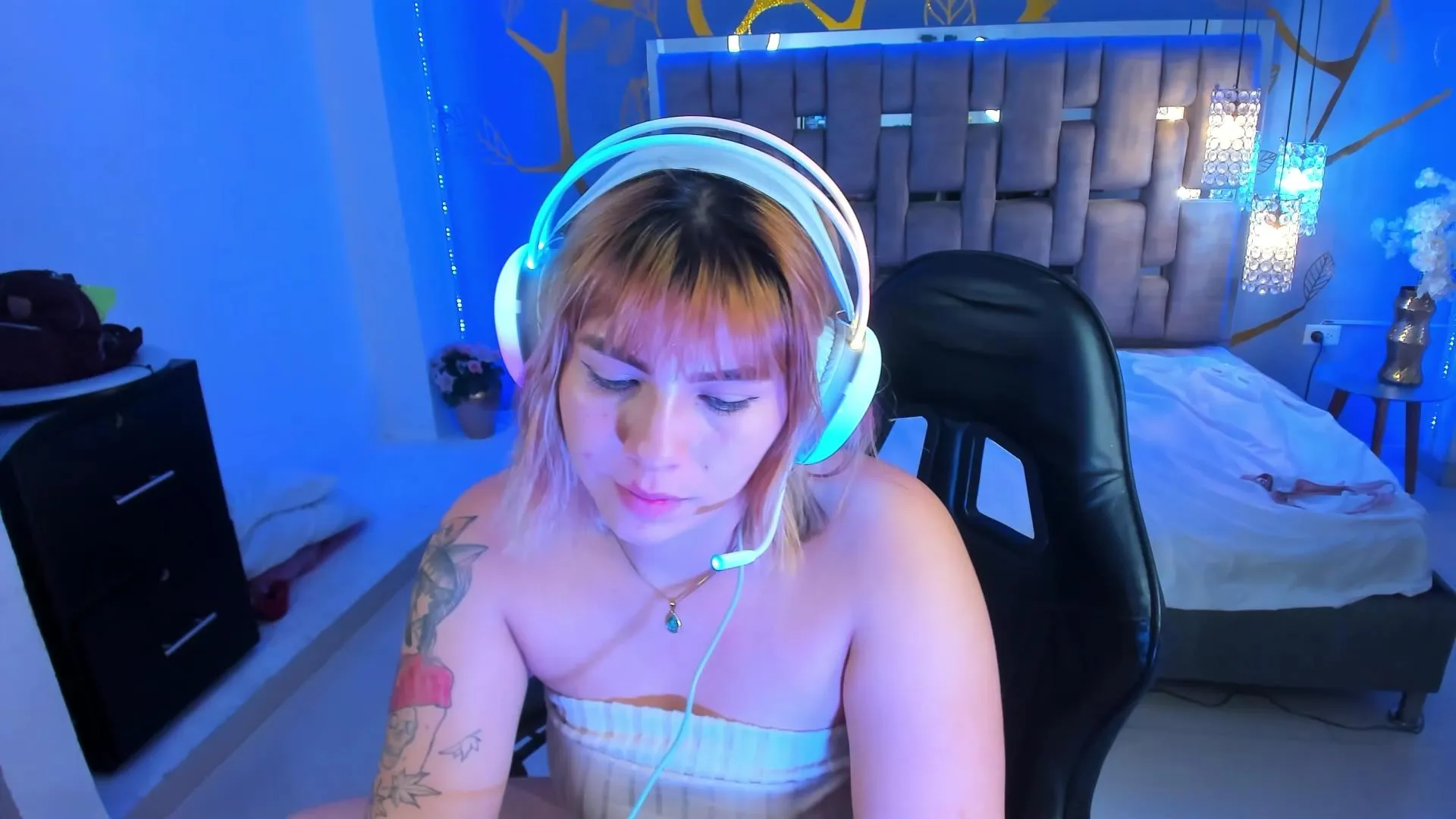 Freechat AlessiaDouce on Cam4