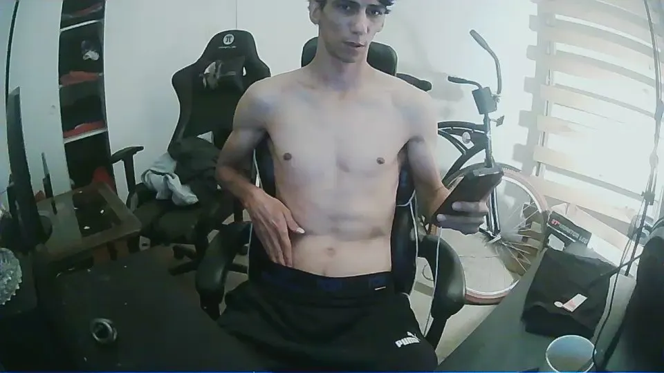 Offline AlexSecreto27 on Cam4