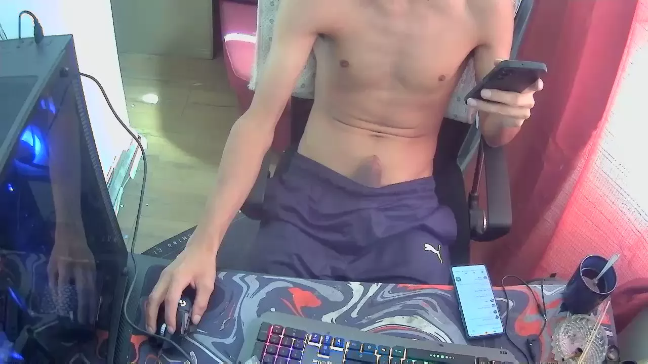 Offline AlexSecreto27 on Cam4