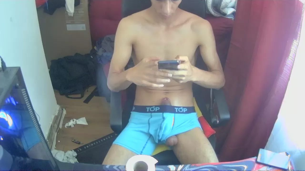 Offline AlexSecreto27 on Cam4