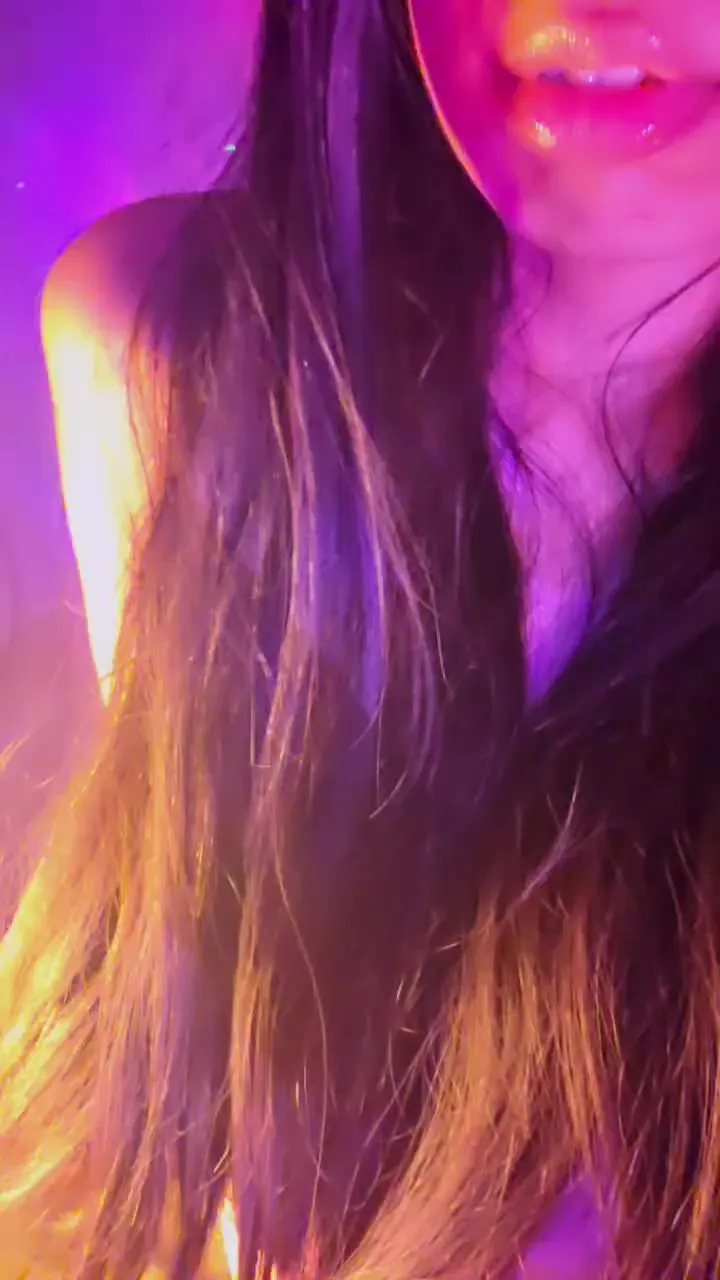 Offline Aloneathome22 on Cam4