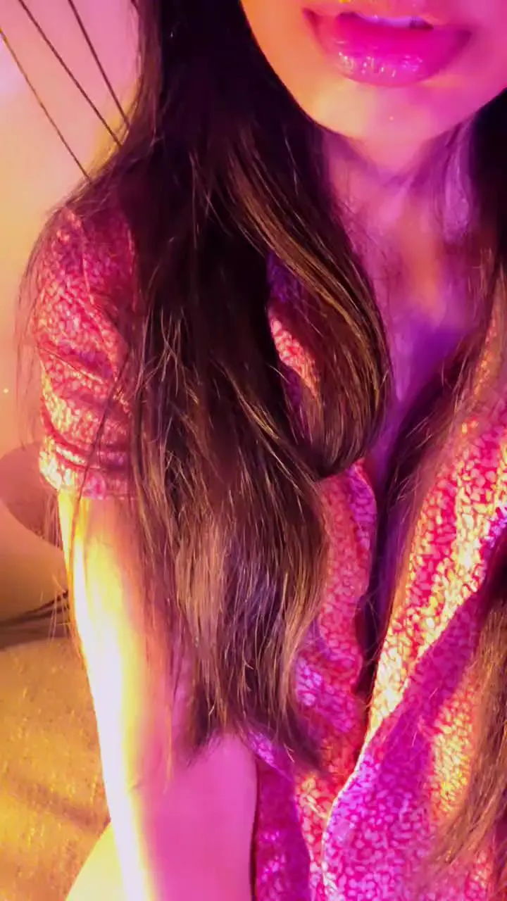 Offline Aloneathome22 on Cam4