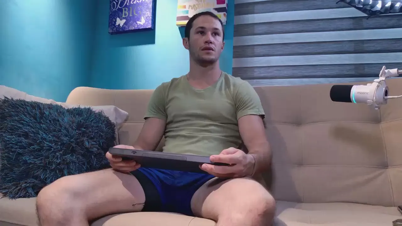 Offline Axelfairchaild on Cam4