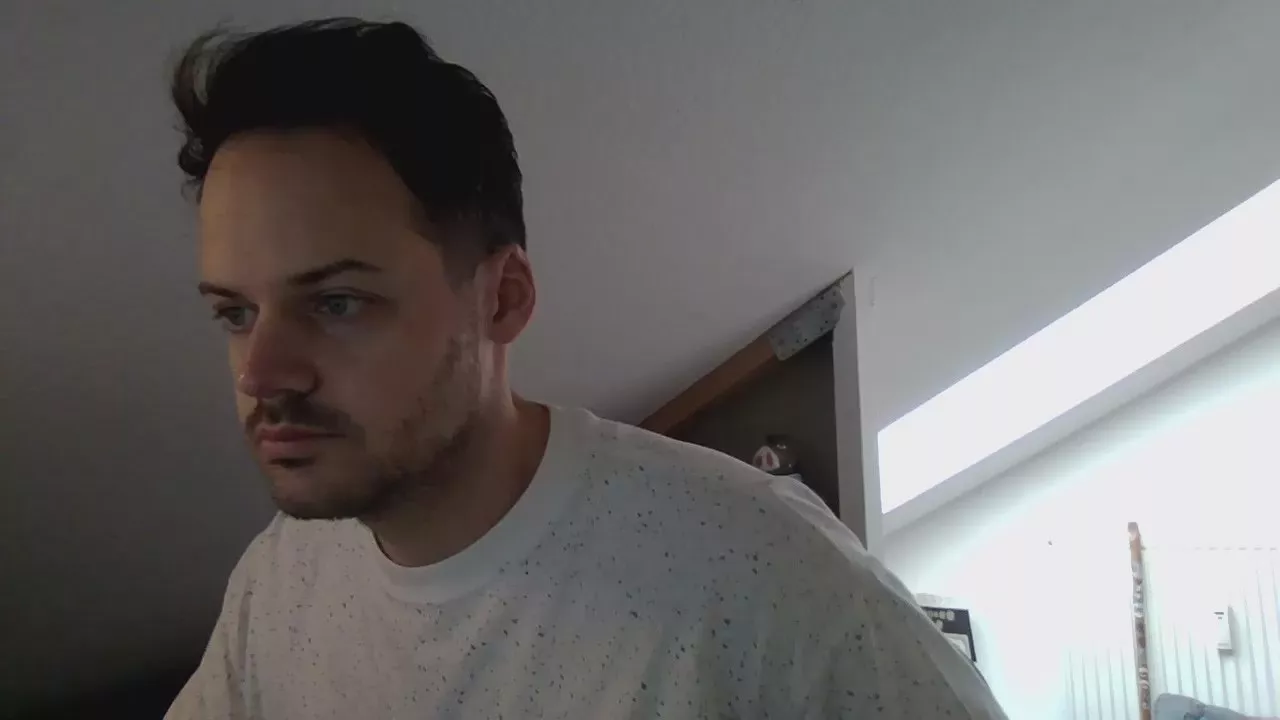 Offline bigcockjohnxxx on Cam4