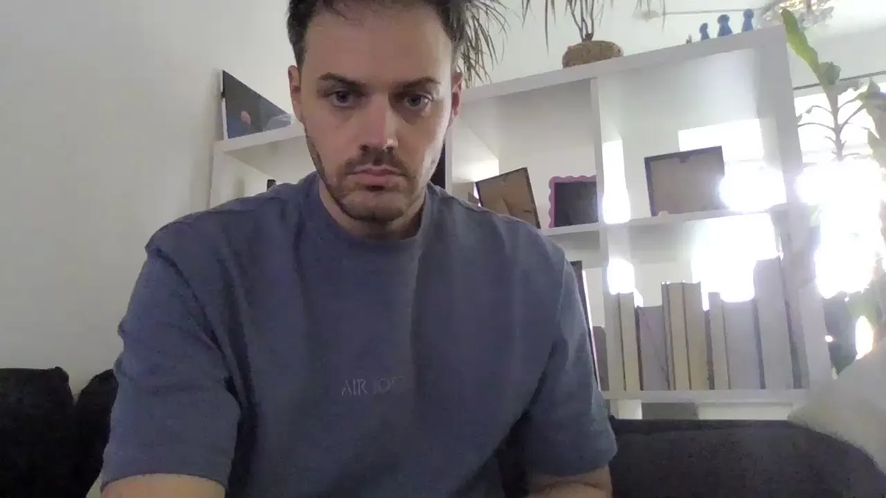 Offline bigcockjohnxxx on Cam4