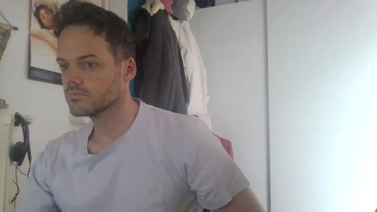 Offline bigcockjohnxxx on Cam4